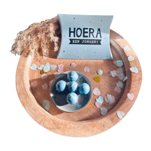 Gondeldoosje "Hoera een jongen"gevuld met 5 overheerlijke chocolade bikkels