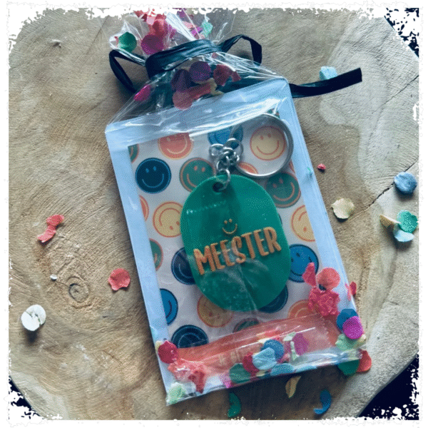 Kaartje "Bedankt Meester" met sleutelhanger – Smiley & Meester