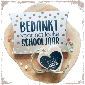 Gondeldoosje "Bedankt voor het leuke schooljaar" met hartjeszeep aan touw